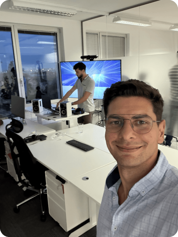 Съвместна работа в офиса на EADX